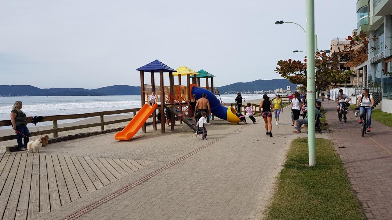 Apto na quadra do mar em Meia Praia Itapema, 2 dormitórios Exterior foto