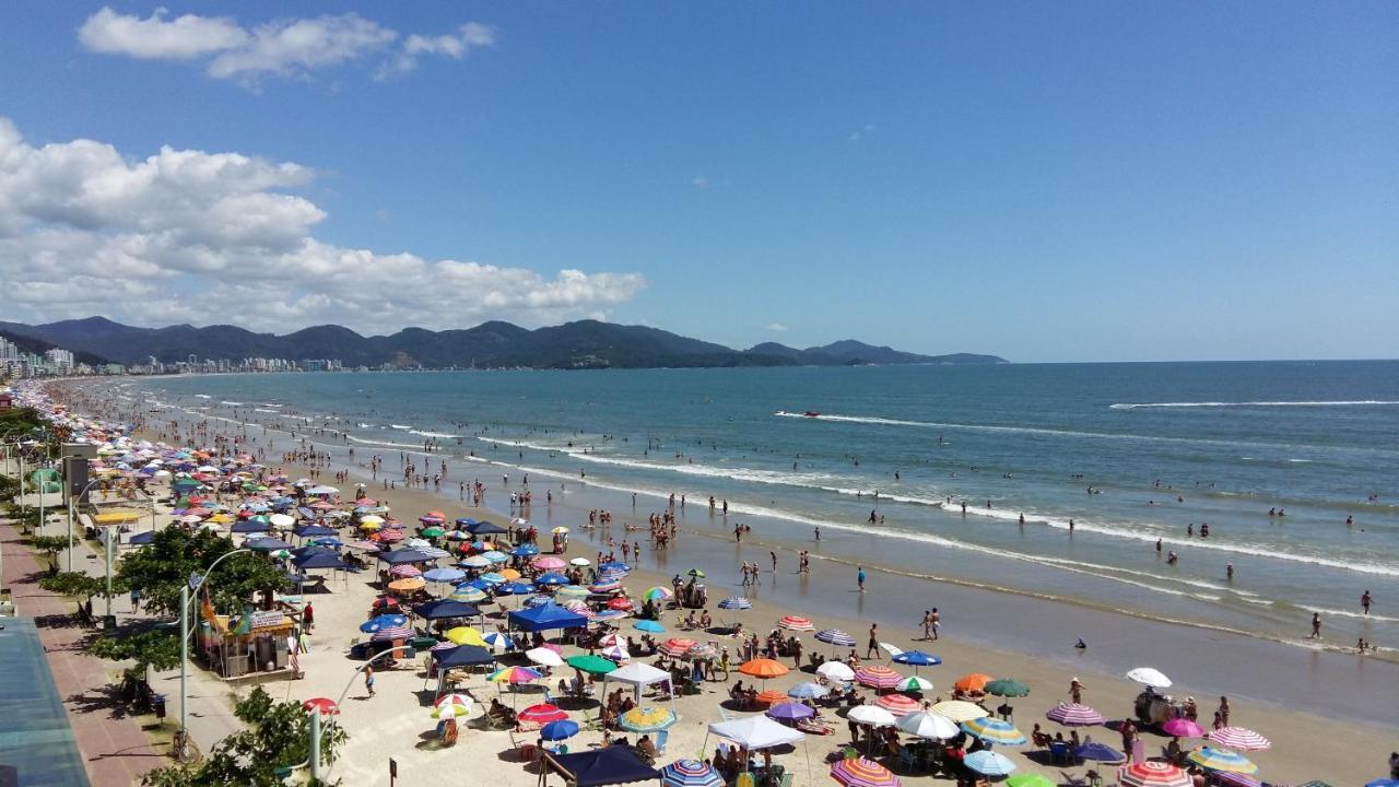 Apto na quadra do mar em Meia Praia Itapema, 2 dormitórios Exterior foto